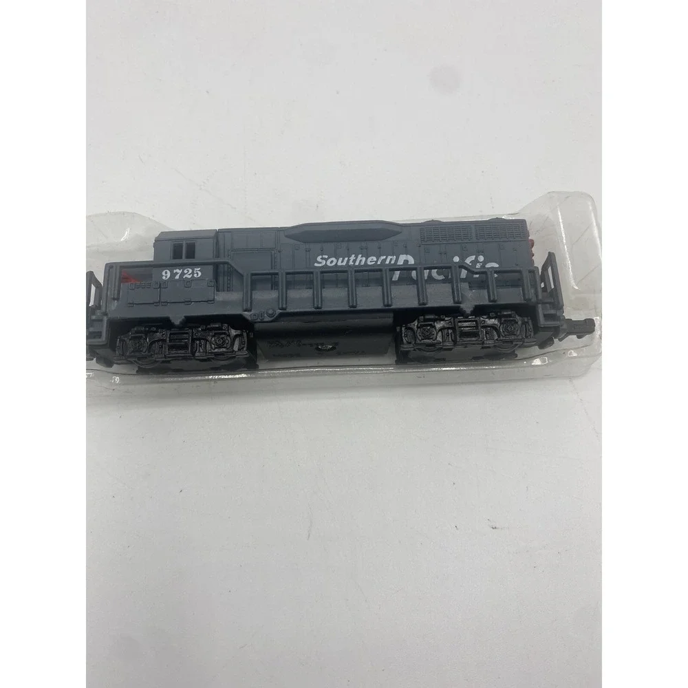 Southern‎ Pacific Diesel Locomotive 9725 not Powered N Scale